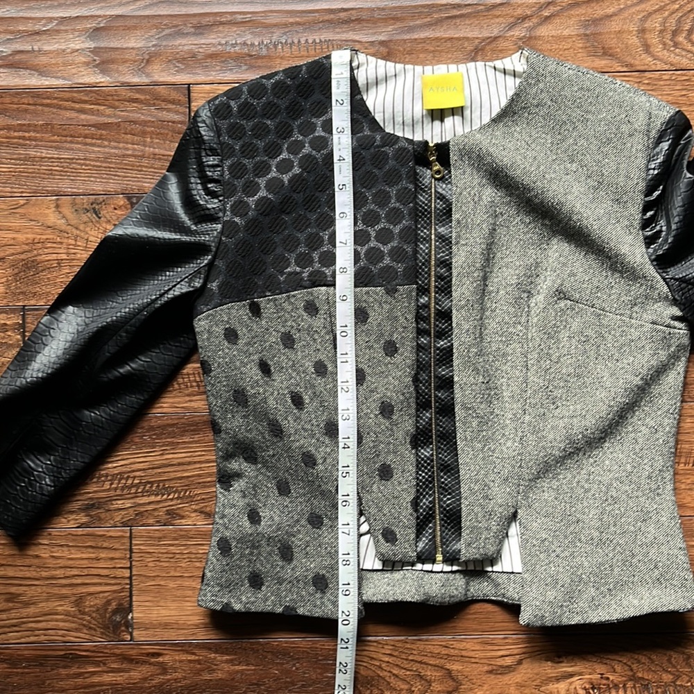Blazer - Picture 7 of 8